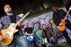 Schlagzeug und Gitarren im Proberaum isolieren