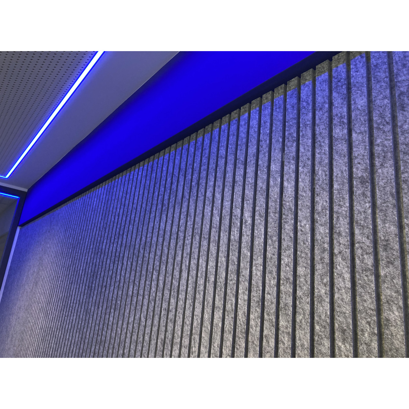 PET-Akustikpaneel für die Wand Beispiel Bürowand 1