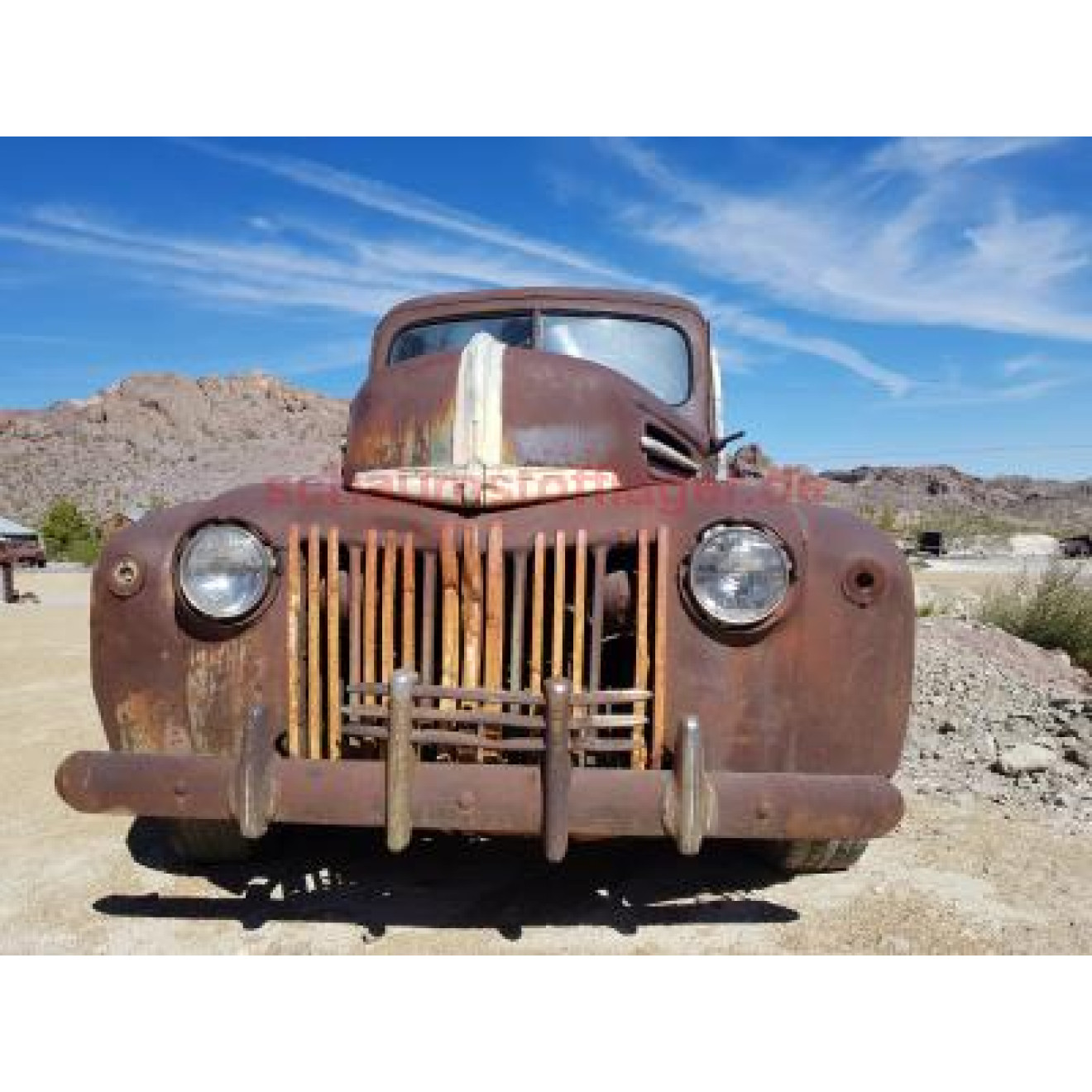 Akustikbild Rostiger Oldtimer frontal