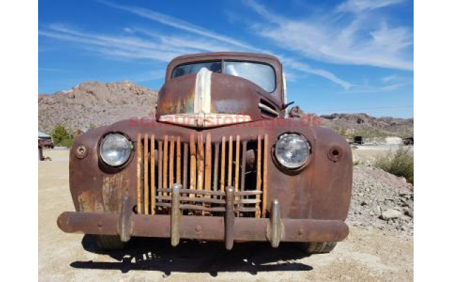 Akustikbild Rostiger Oldtimer frontal