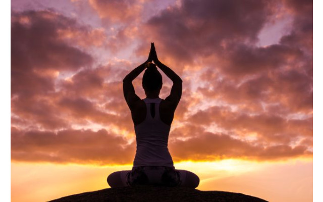 Akustikbild Yoga zum Sonnenuntergang