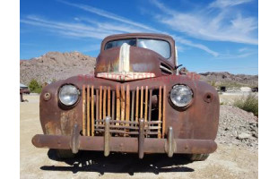 Akustikbild Rostiger Oldtimer frontal