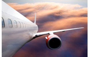 Akustikbild Flugzeug über den Wolken - nah